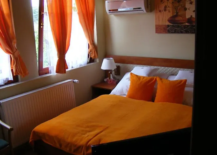 Hermina Panzio 住宿加早餐酒店 希欧福克